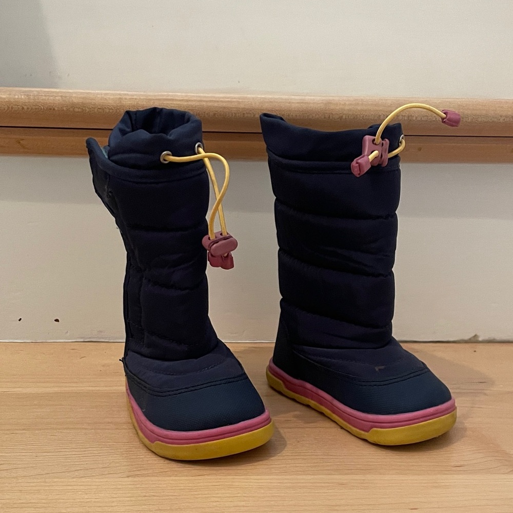 Ten Little Winter Snow Boots, Size 6. Great condition!